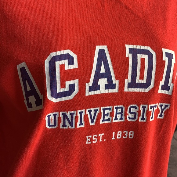 Red Acadia University T Shirt Unisex Size Small - Picture 3 of 5